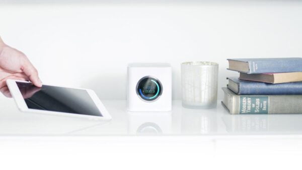 AmpliFi HD Mesh Router with tablet